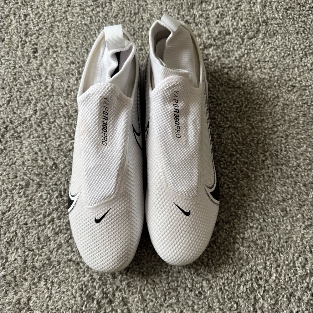 Nike White Men Soccer Cleats